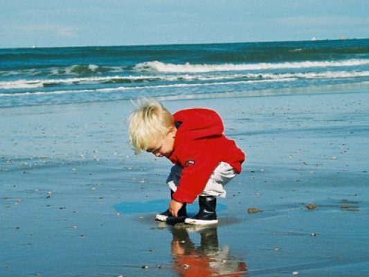 Jongetje op het strand